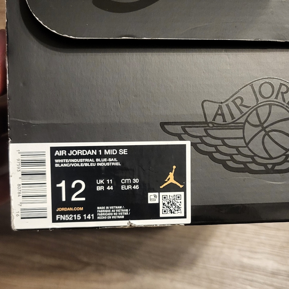 Jordan 1 Mid SE in White and Blue - Picture 4 of 4